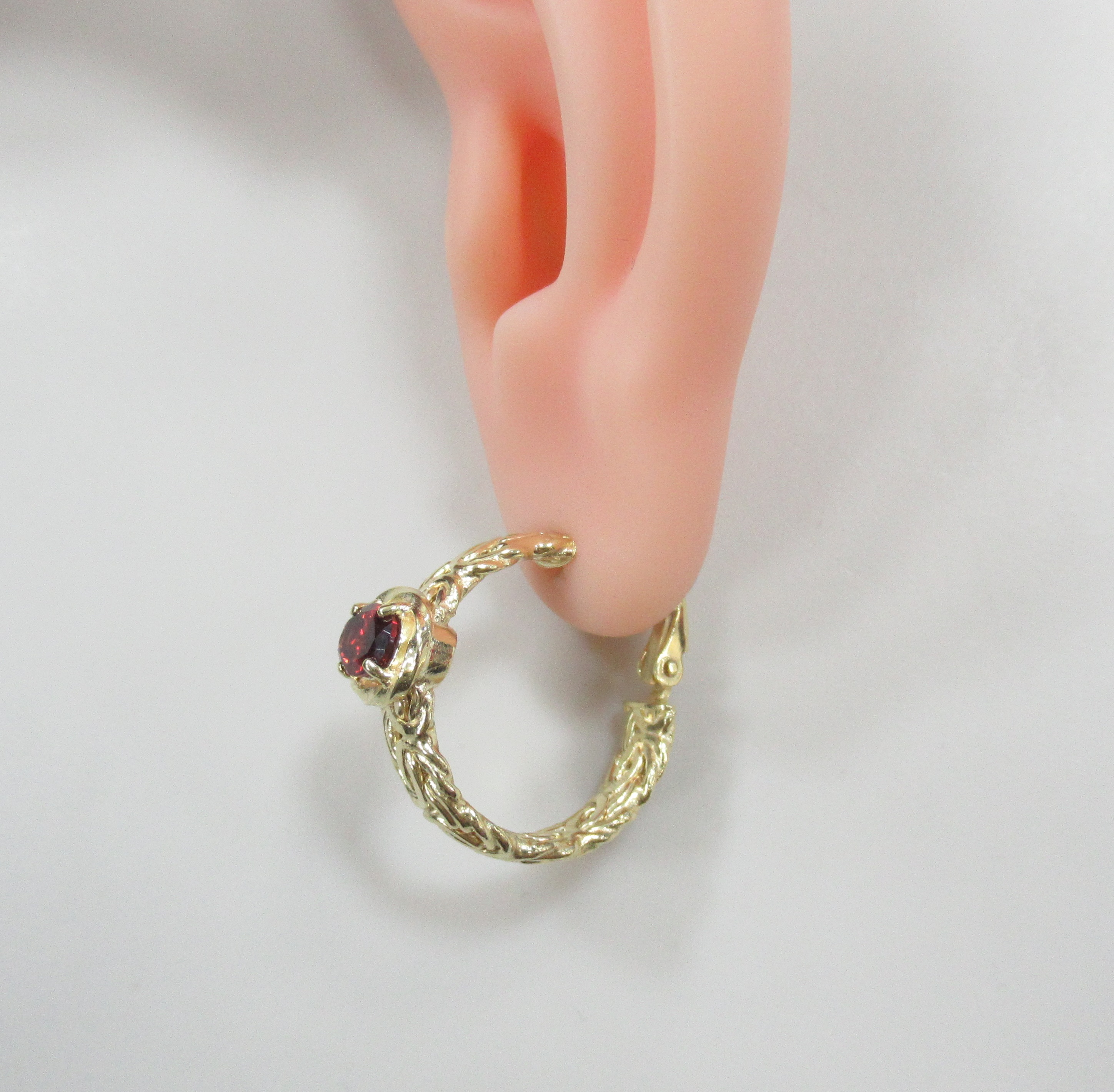 Серебряные серьги с гранатами